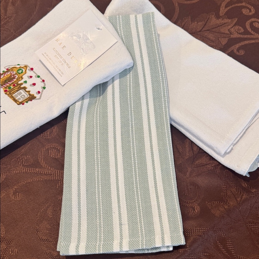 π²Rae Dunn 'Home Sweet Home' Towels - White and Green - Picture 4 of 6